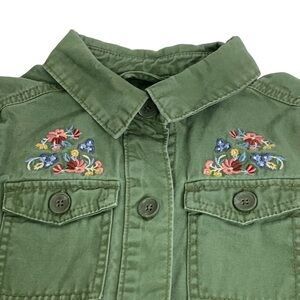 Old Navy Big Girl Shacket with Embroidered Flowers on both sides Size Small 6-7